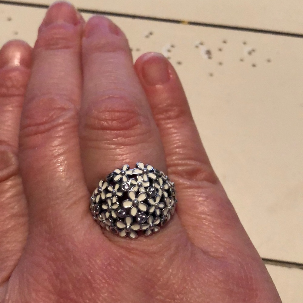 Pandora daisy ring